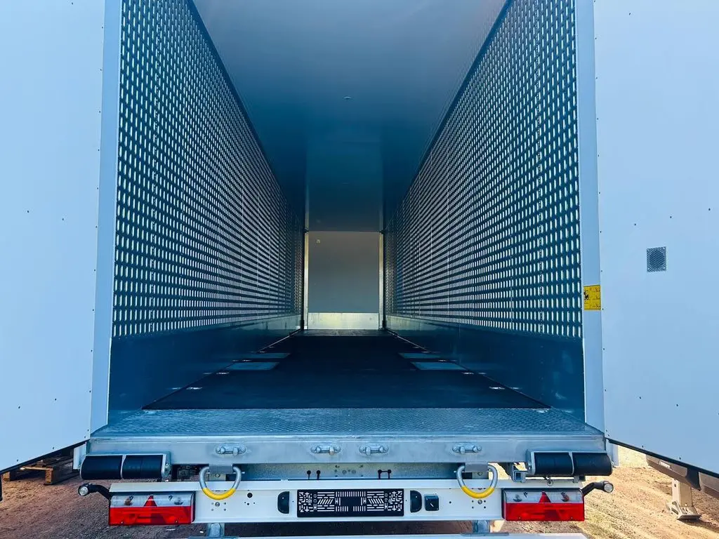 Talson 2-Achs Mega Kofferauflieger  Event Trucking
