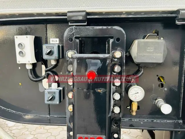 MEGA Neuwertig Stahlkipper - E-Verdeck - 30 m³