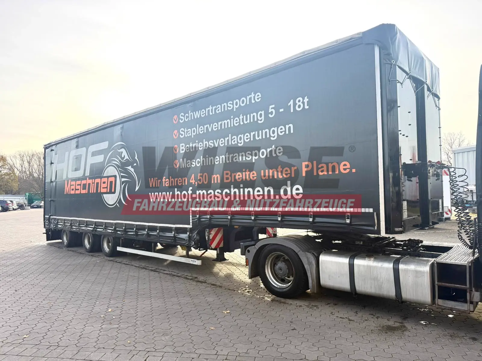 Wiese 3-Achs Stufen Sattel mit Auffahrrampe 25T