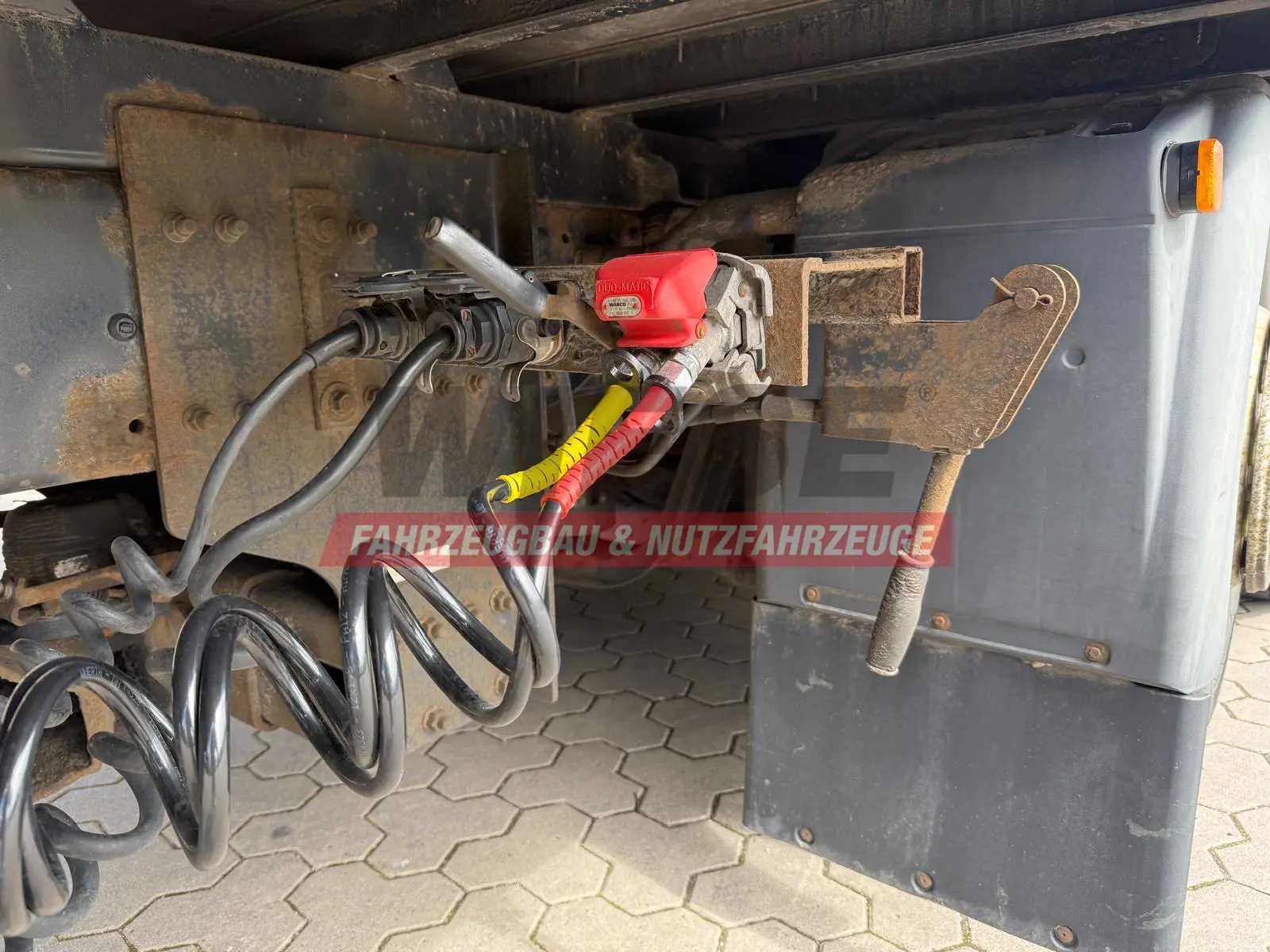 MAN TGA Schwenkwand-Getränkeaufbau incl. Anhänger