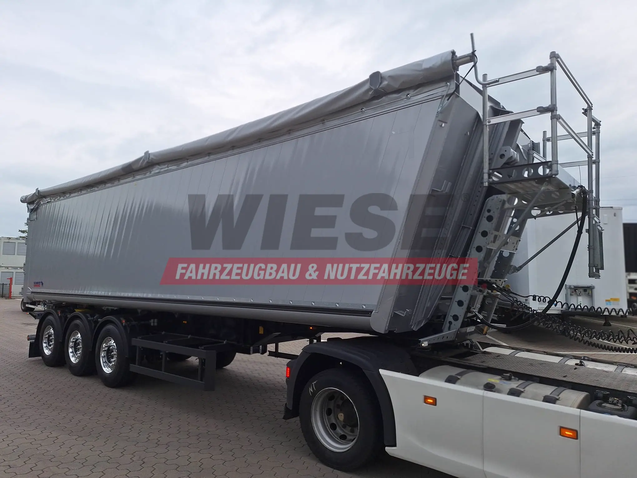 Schmitz Cargobull Kipper 52m³ mit gekröpftem Chassis