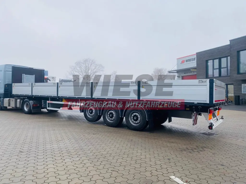 Kässbohrer Bordwandauflieger Twistlocks