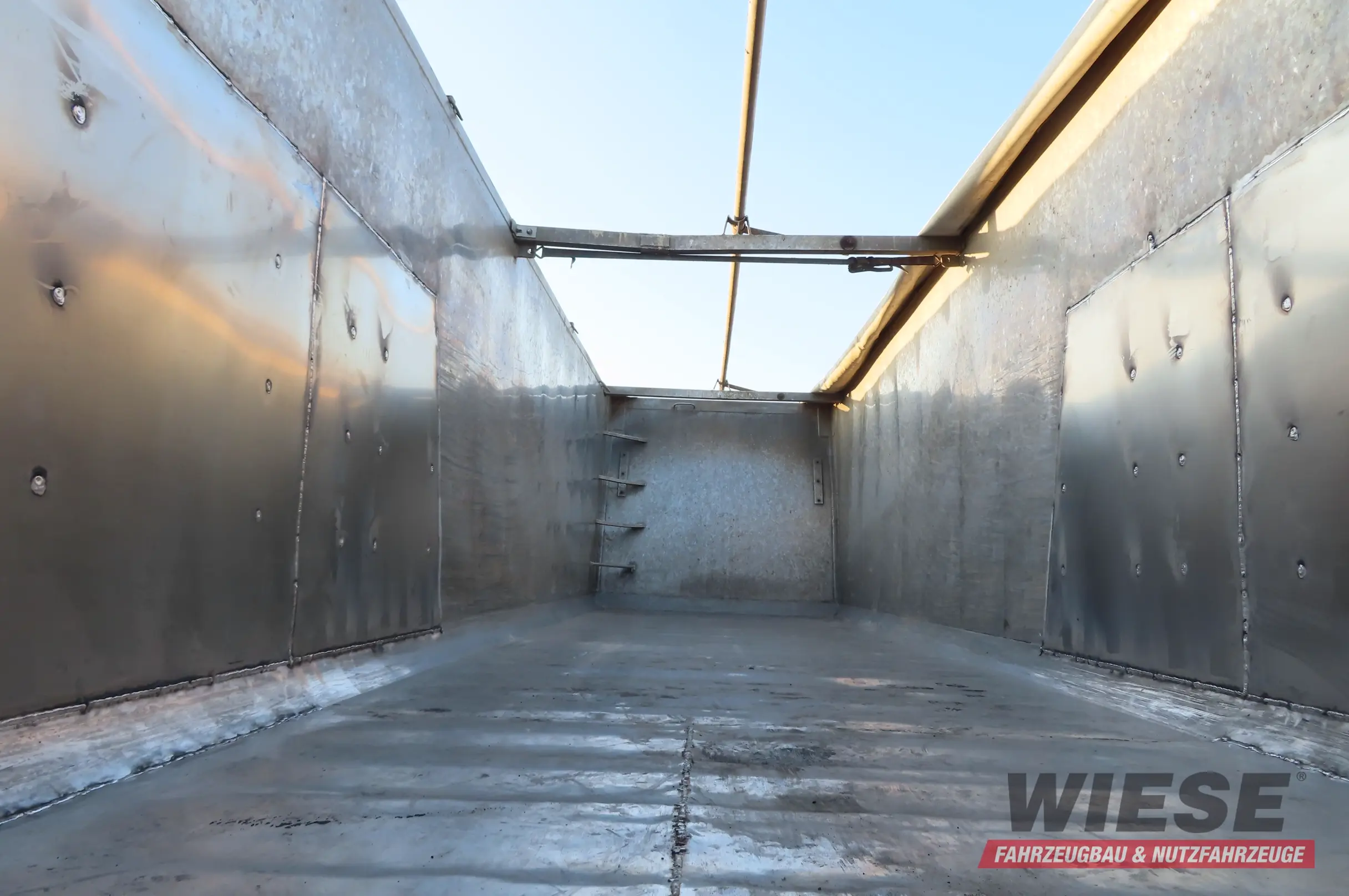 Benalu Benalu Kipper Landliner 50m³