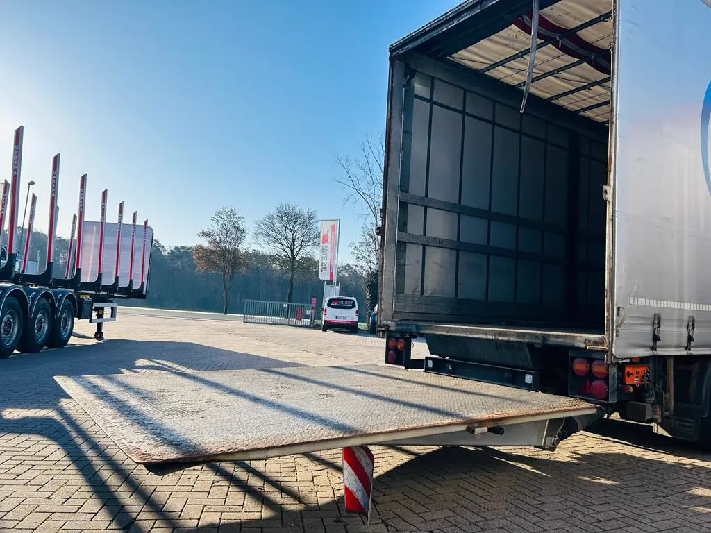 Andere Mega Gabelstaplertransporter Ladebordwand 9t