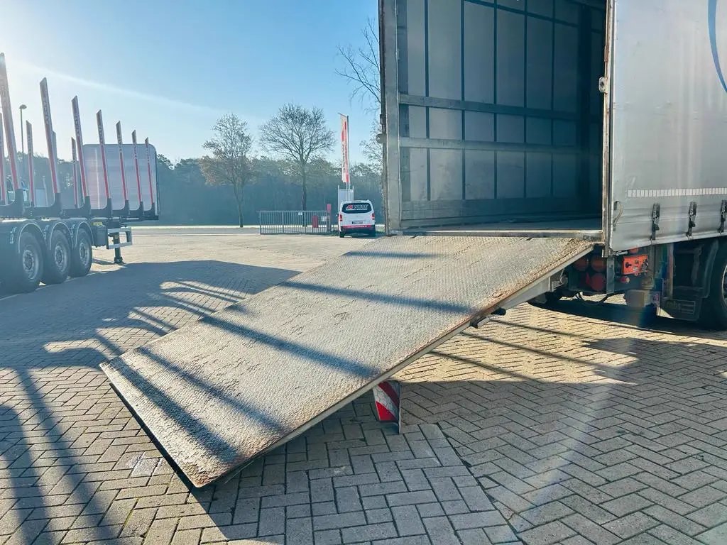 Andere Mega Gabelstaplertransporter Ladebordwand 9t