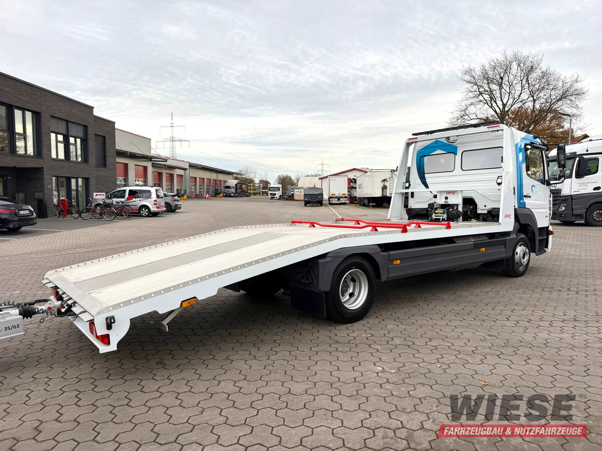 Mercedes-Benz Atego 918L Autotransporter mit BFZ Anhänger