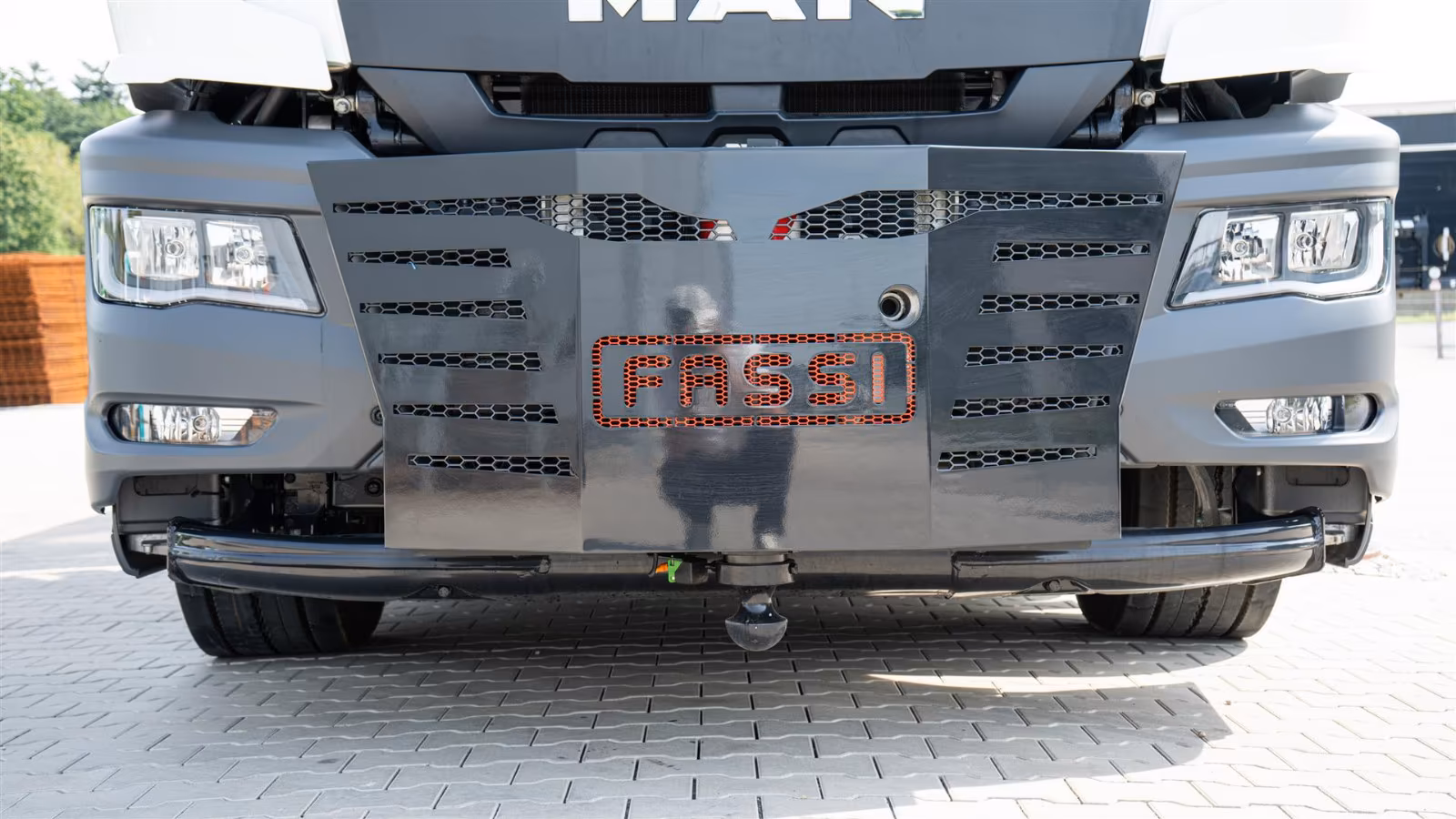 MAN 35.470 8x2 Kran F710 RA2.26