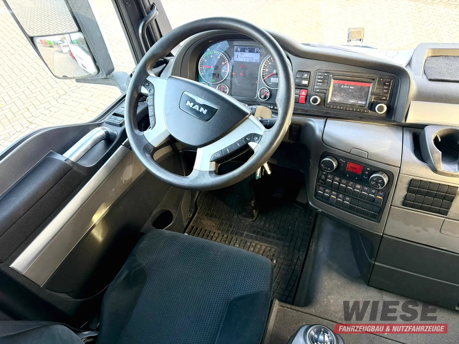 MAN TGX 26.440 6x2 mit HMF 3000-5 Kran TÜV NEU