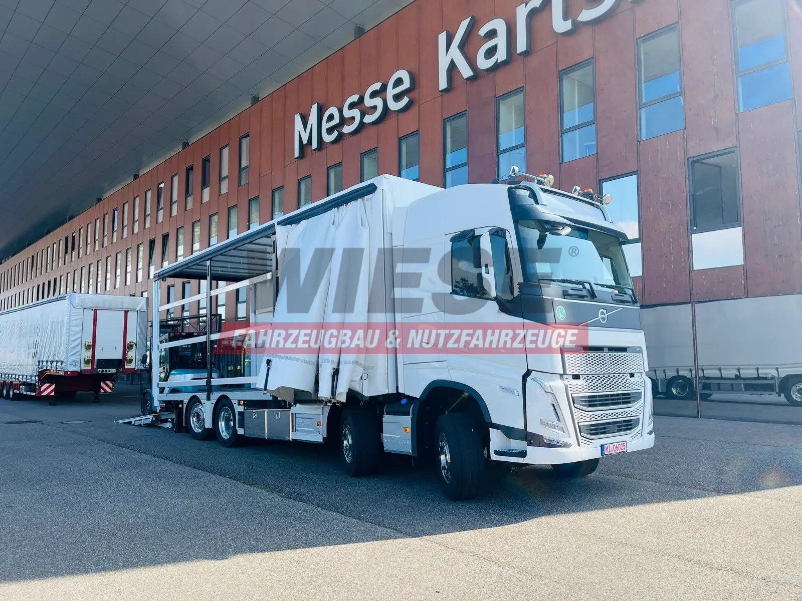 Volvo FH 500 8x2 Arbeitsbühnen Transporter LBW 9t