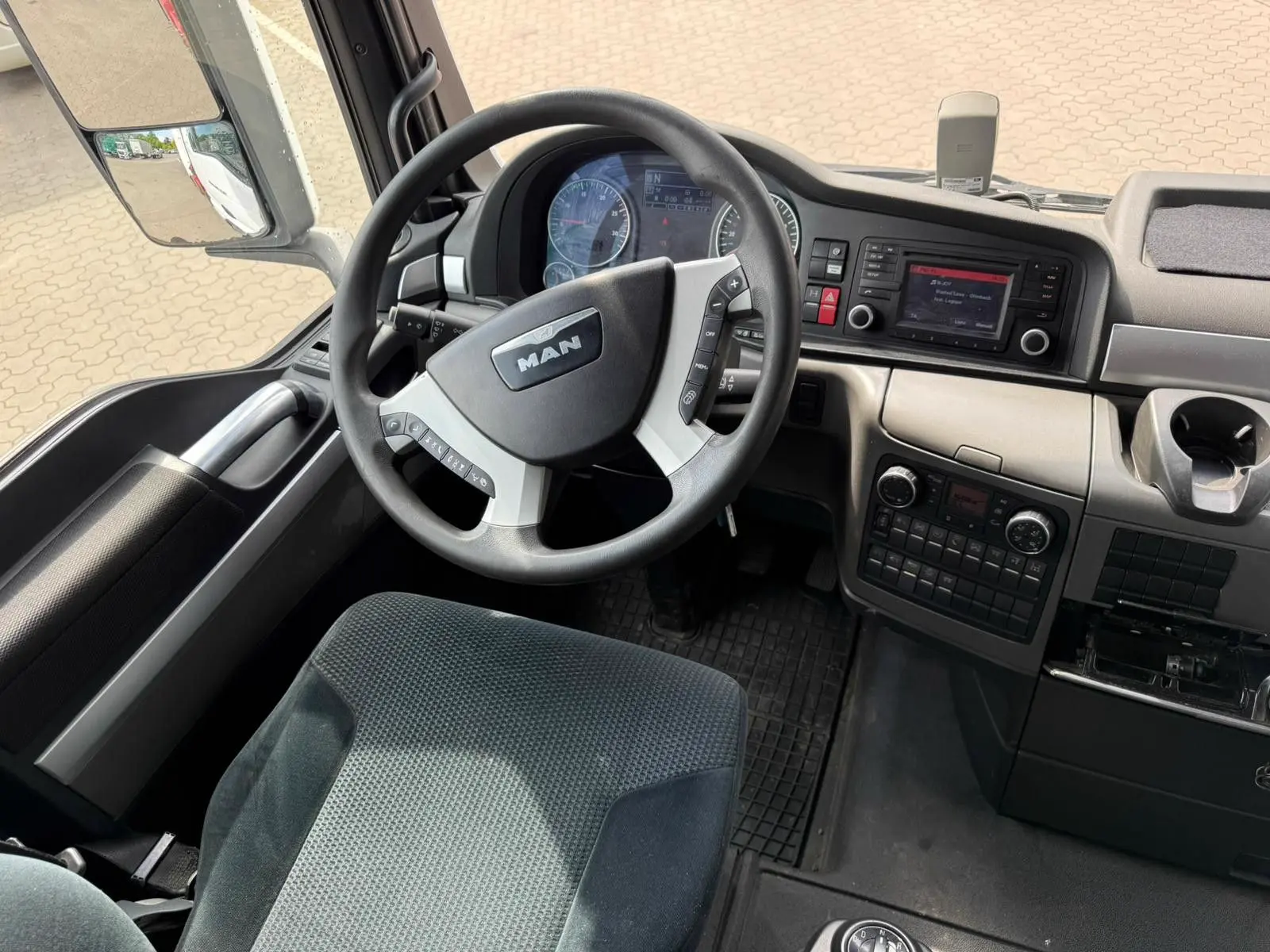 MAN TGX 26.440 6x2 mit HMF 3000-5 Kran TÜV NEU