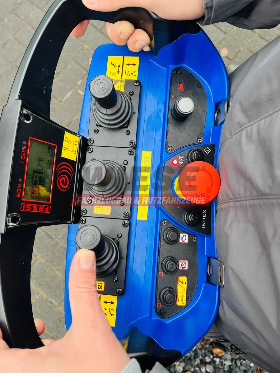 Mercedes-Benz Arocs 1835 4x4 Allrad Fassi F135 Kran Kipper