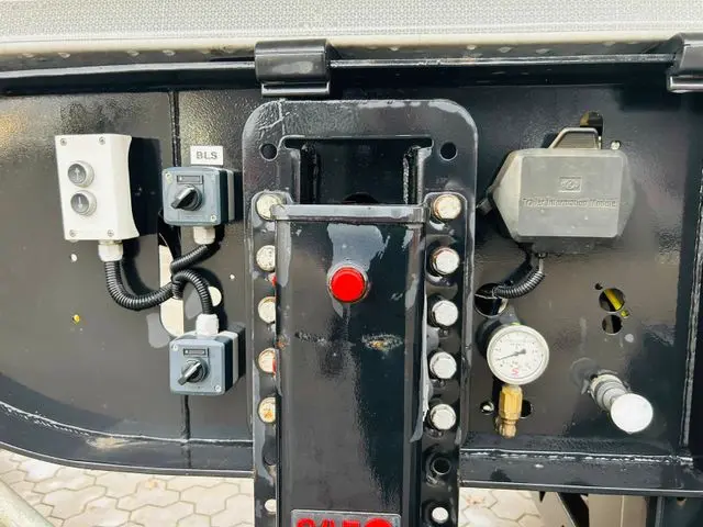MEGA Neuwertig Stahlkipper - E-Verdeck - 30 m³