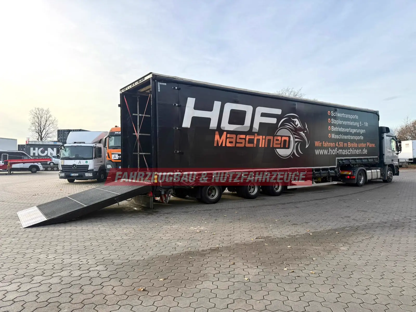 Wiese 3-Achs Stufen Sattel mit Auffahrrampe 25T