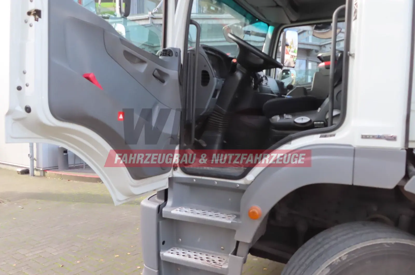 Mercedes-Benz Axor  1833 L - Glastransporter Kran Palfinger