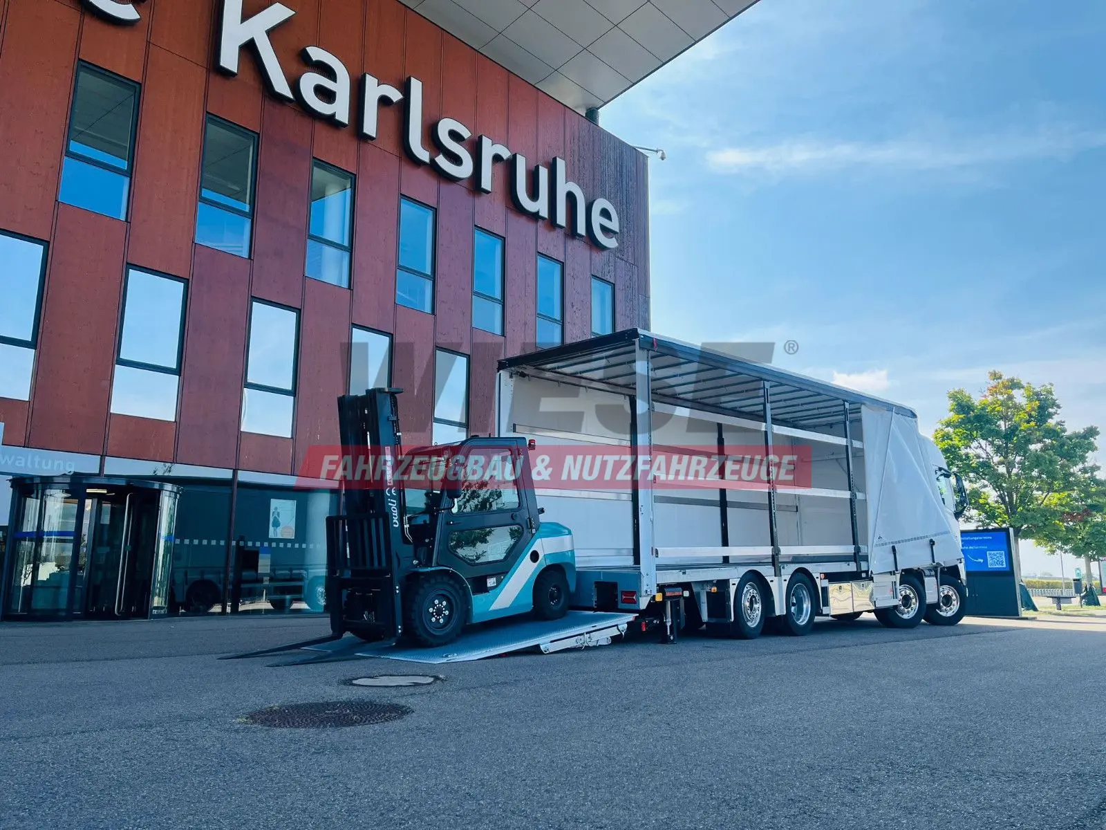 Volvo FH 500 8x2 Arbeitsbühnen Transporter LBW 9t