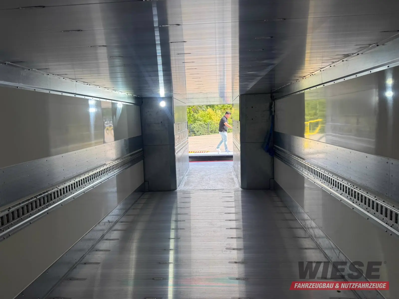 Wiese Doppelstock Trailer 60% mehr Ladefläche