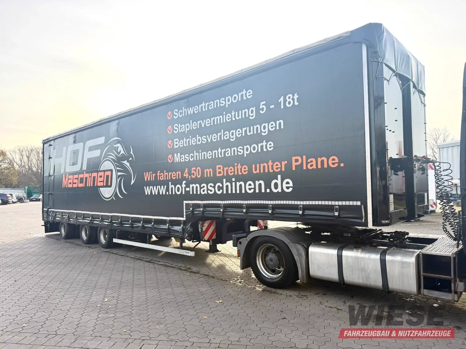 Wiese 3-Achs Stufen Sattel mit Auffahrrampe 25T