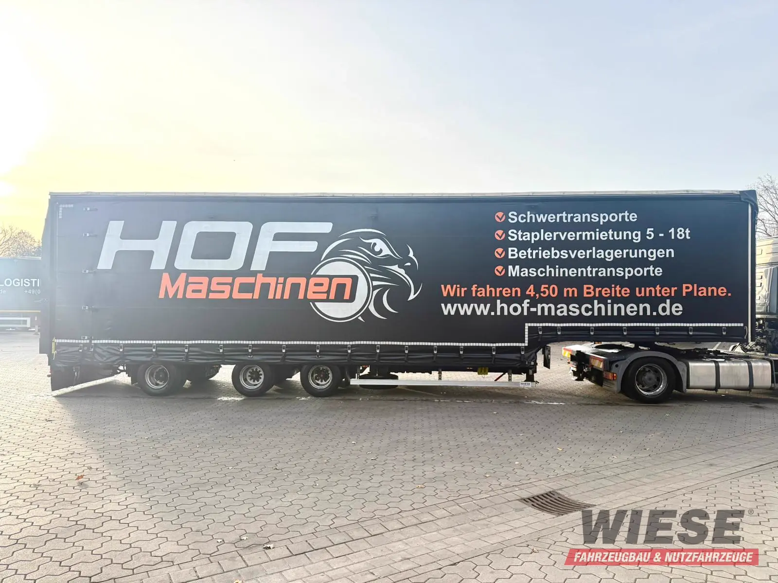 Wiese 3-Achs Stufen Sattel mit Auffahrrampe 25T