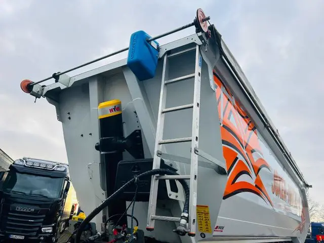 MEGA Neuwertig Stahlkipper - E-Verdeck - 30 m³