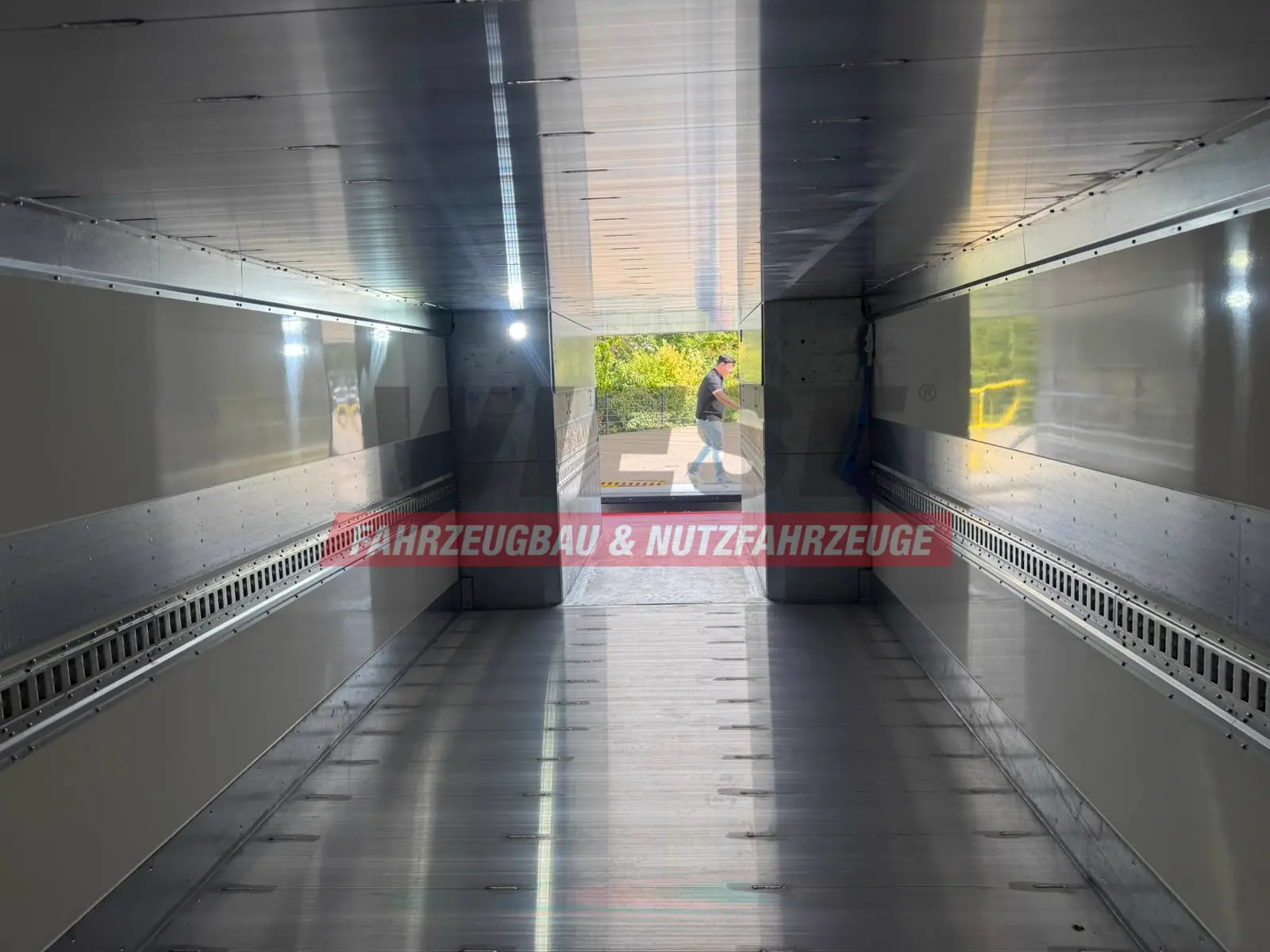 Wiese Doppelstock Trailer 60% mehr Ladefläche