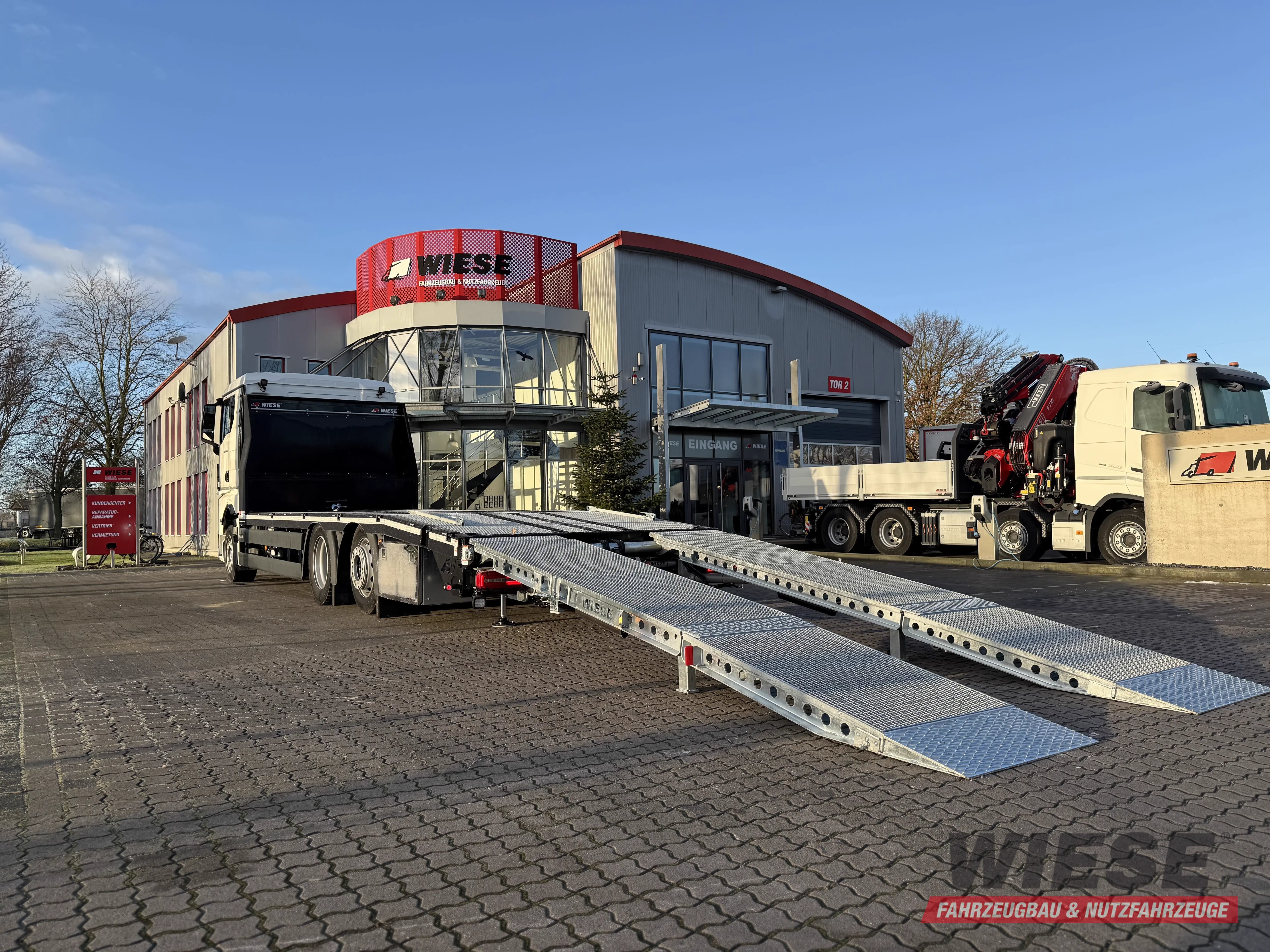 MAN Baumaschinen- Arbeitsbühnentransporter Rampen