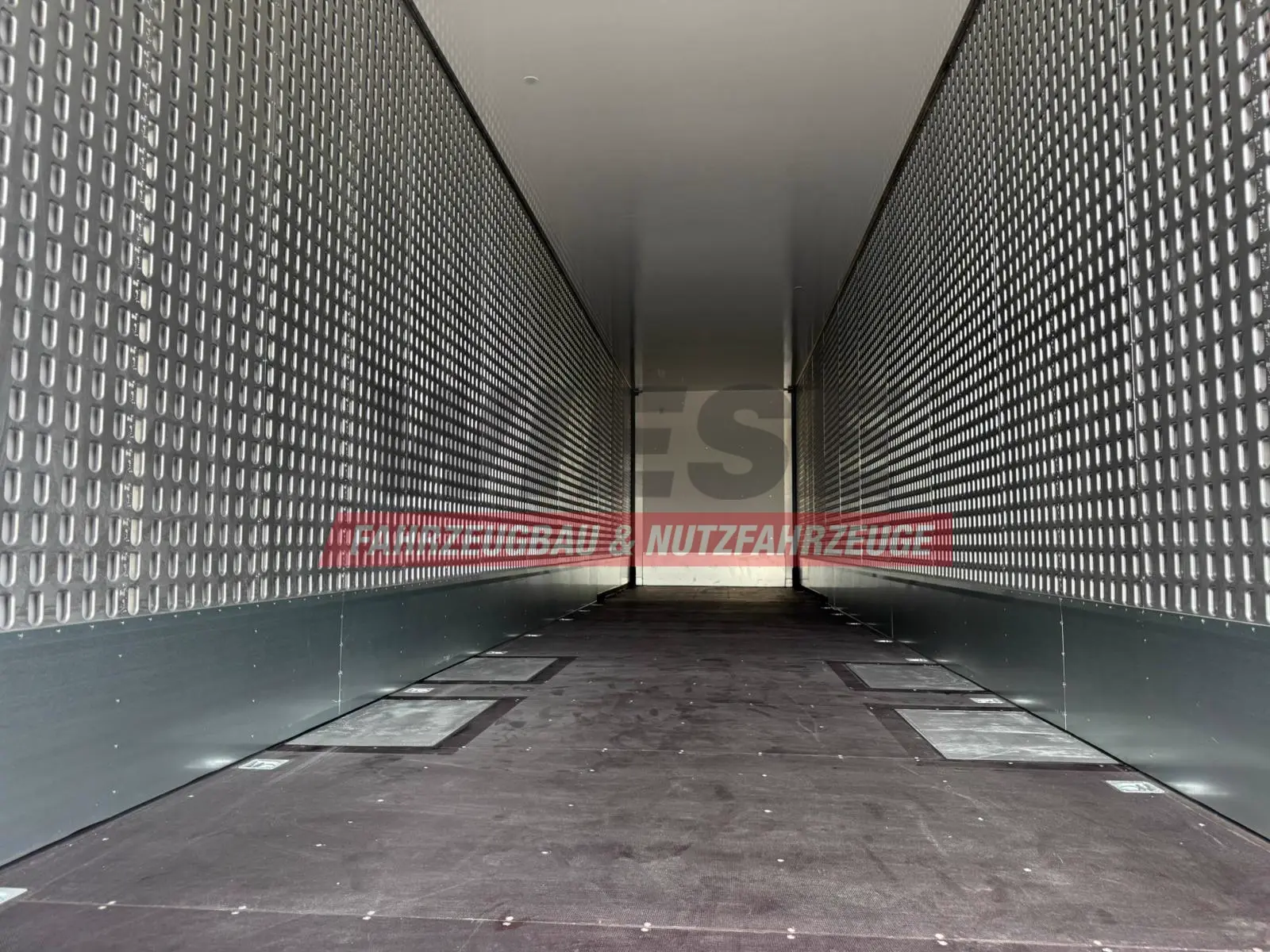 Talson TGG TAL 12/18 Mega Kofferauflieger Kleidung 99m³