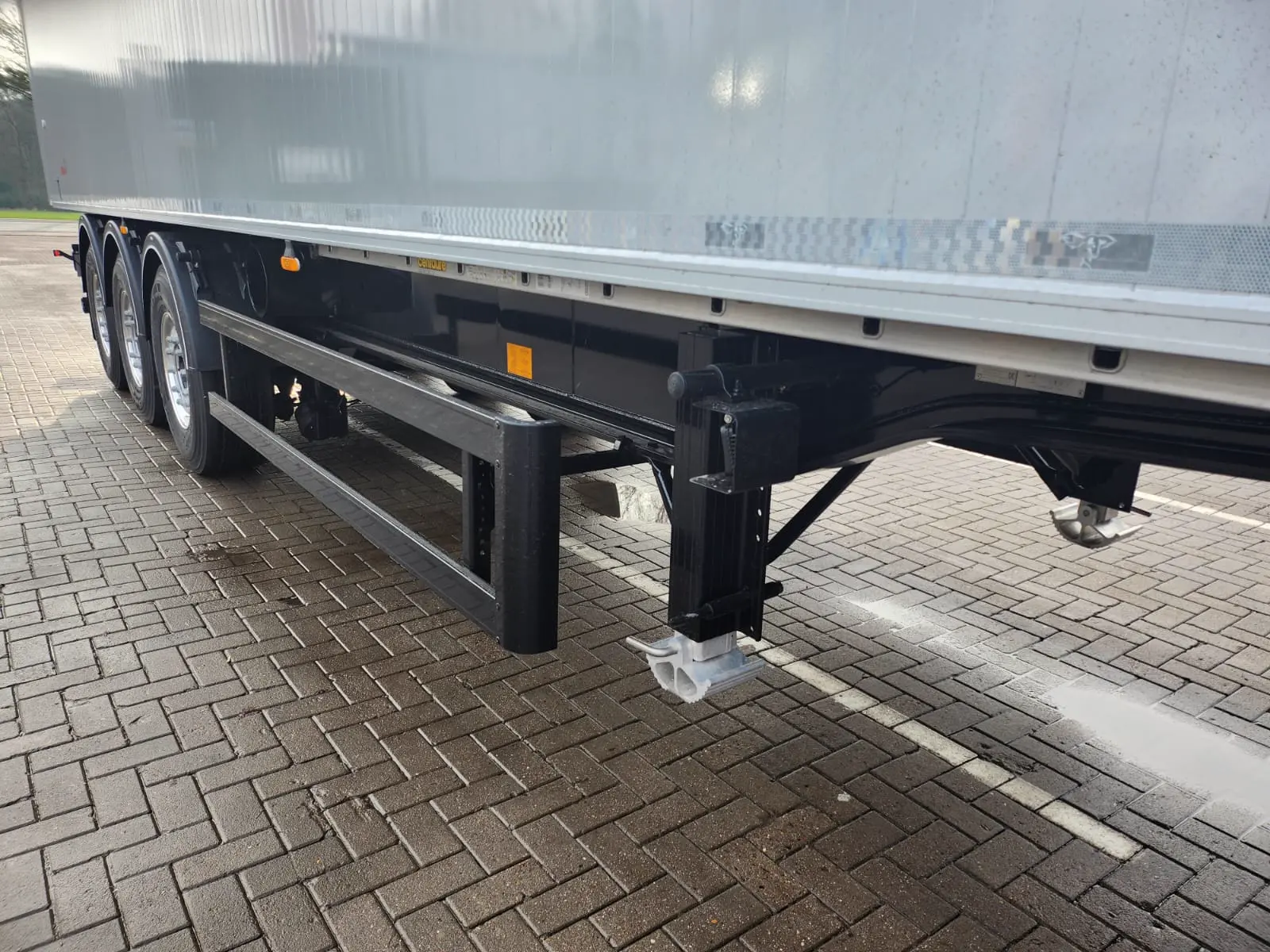 Benalu OPTILINER 60 - 63m³ Türen Palettenbreite