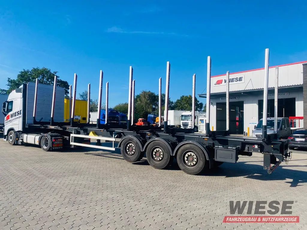 PAVIC Holzauflieger mit Schemel und Rungen