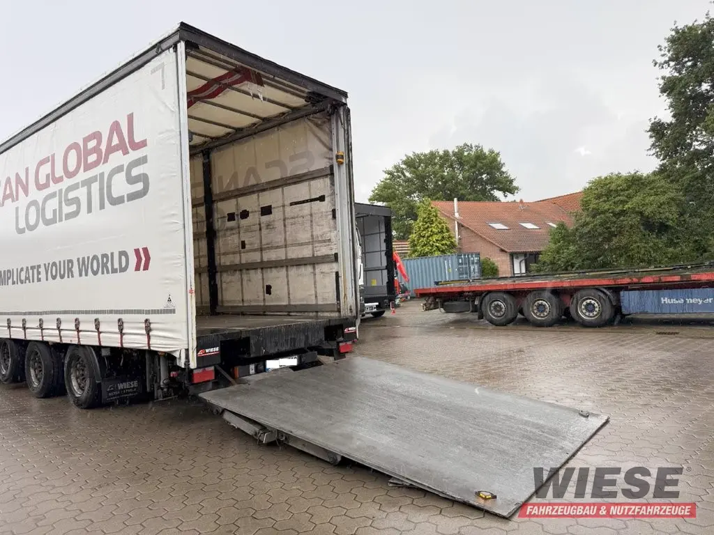 Wiese Mega Schiebeplane mit Dhollandia Rampe 9t