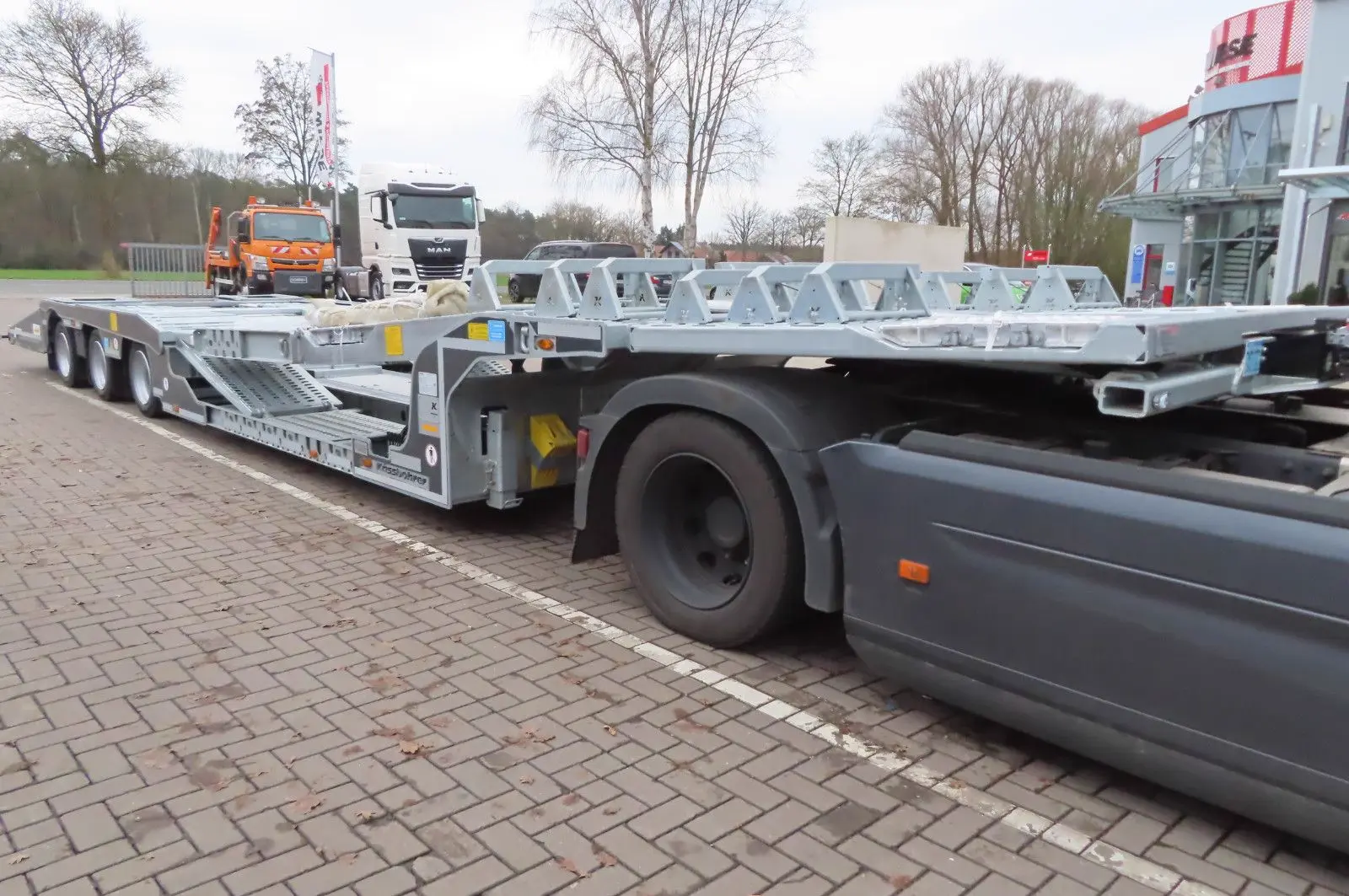 Kässbohrer K.SOK Truck/Car Transporter, Novagrau