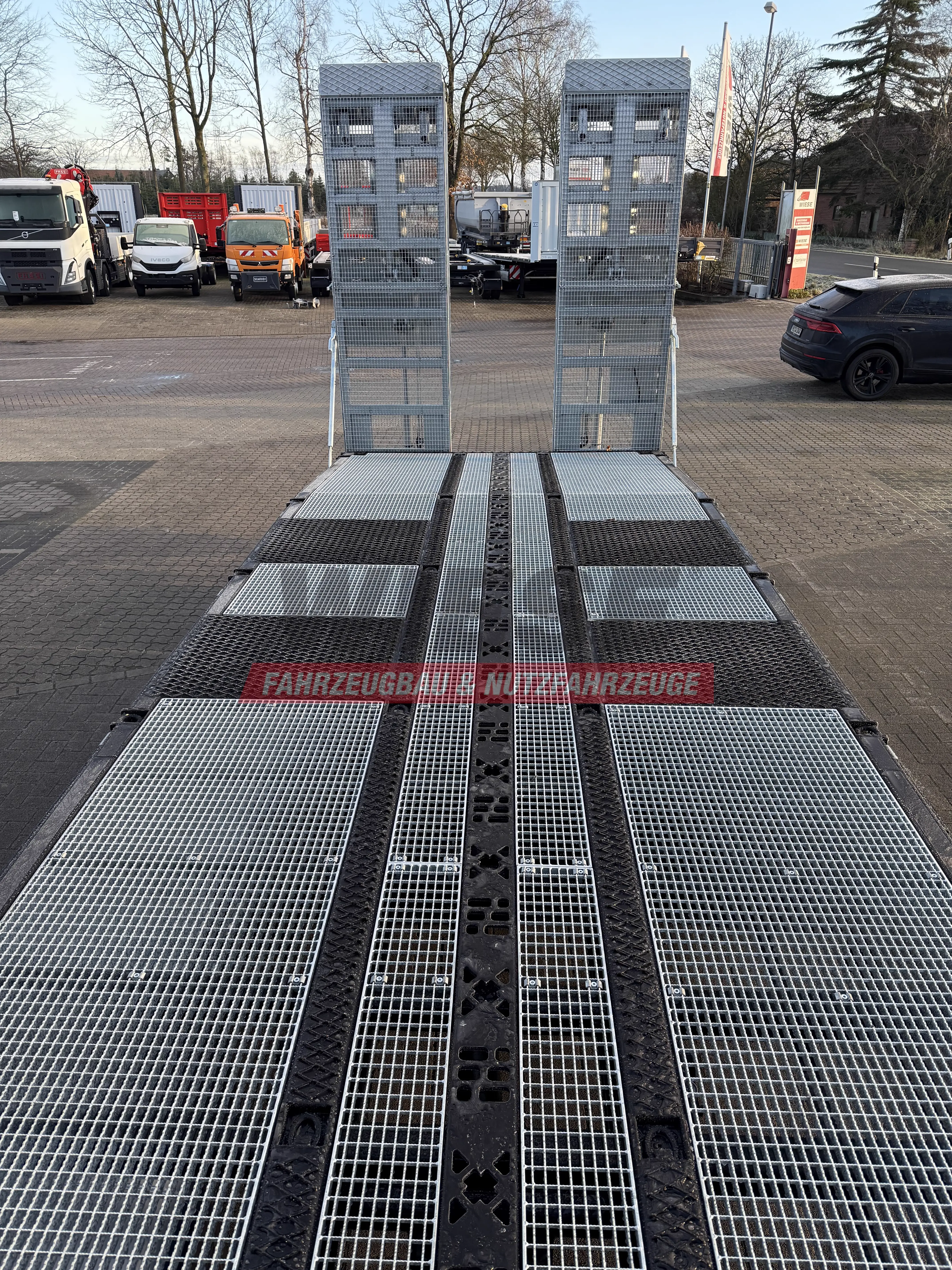 MAN Baumaschinen- Arbeitsbühnentransporter Rampen