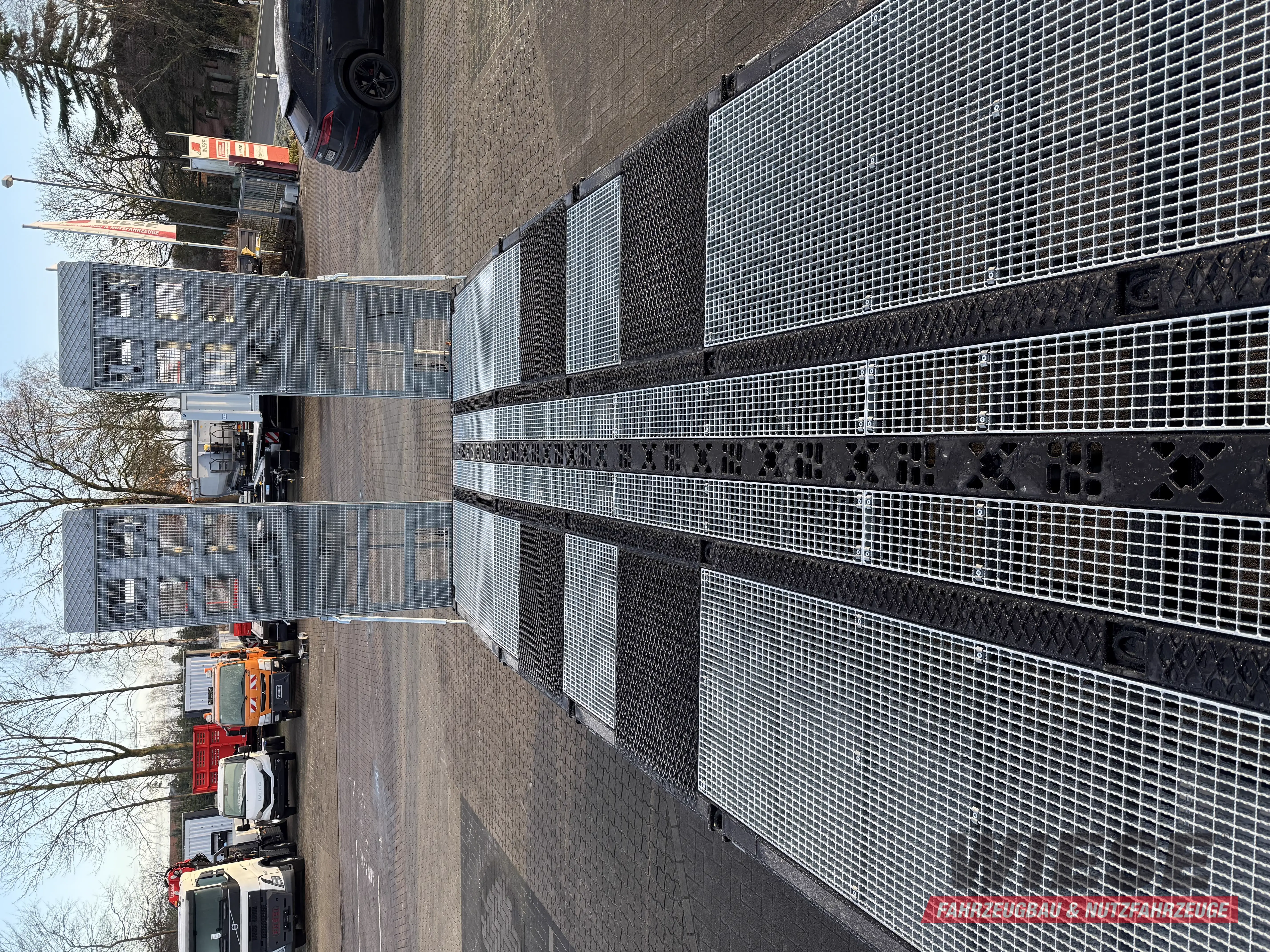 MAN Baumaschinen- Arbeitsbühnentransporter Rampen