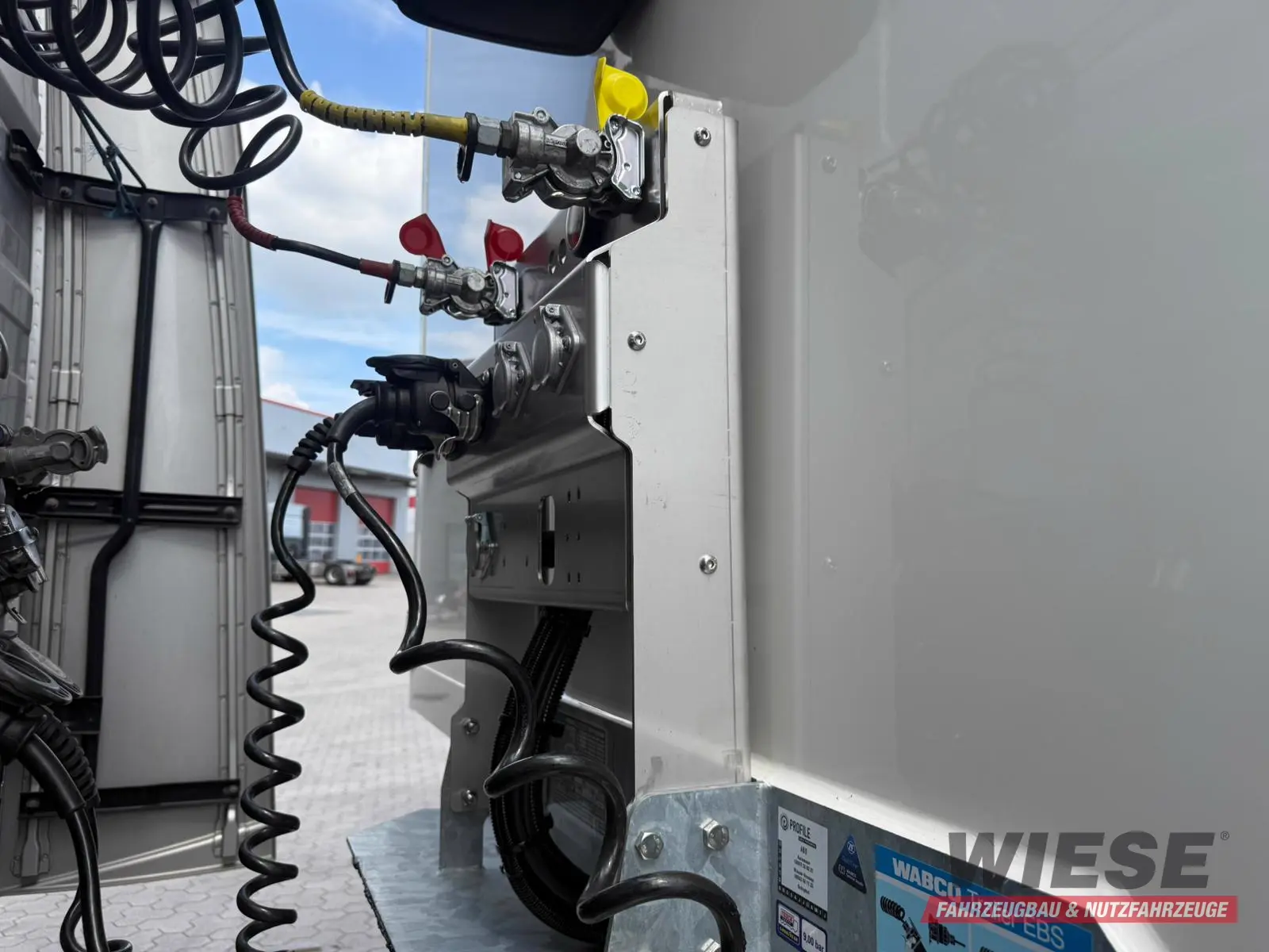 Wiese Doppelstock Trailer 60% mehr Ladefläche