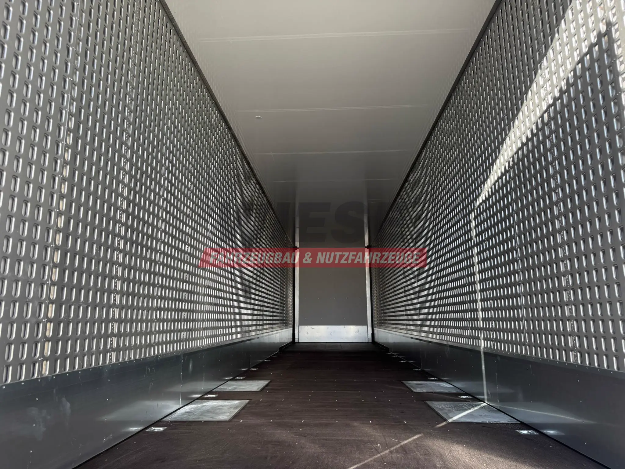 Talson Mega Kofferauflieger 99m³