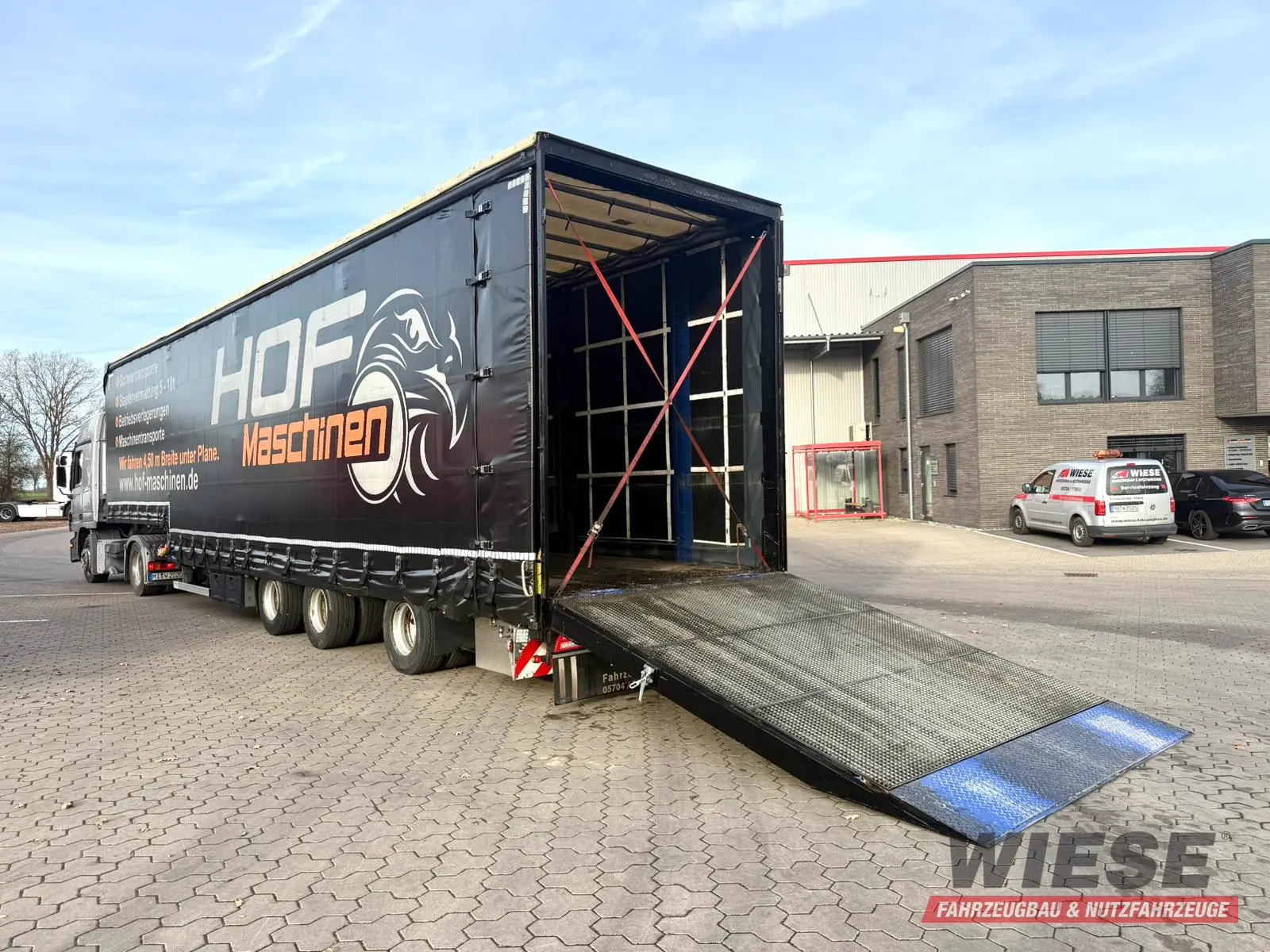 Wiese 3-Achs Stufen Sattel mit Auffahrrampe 25T