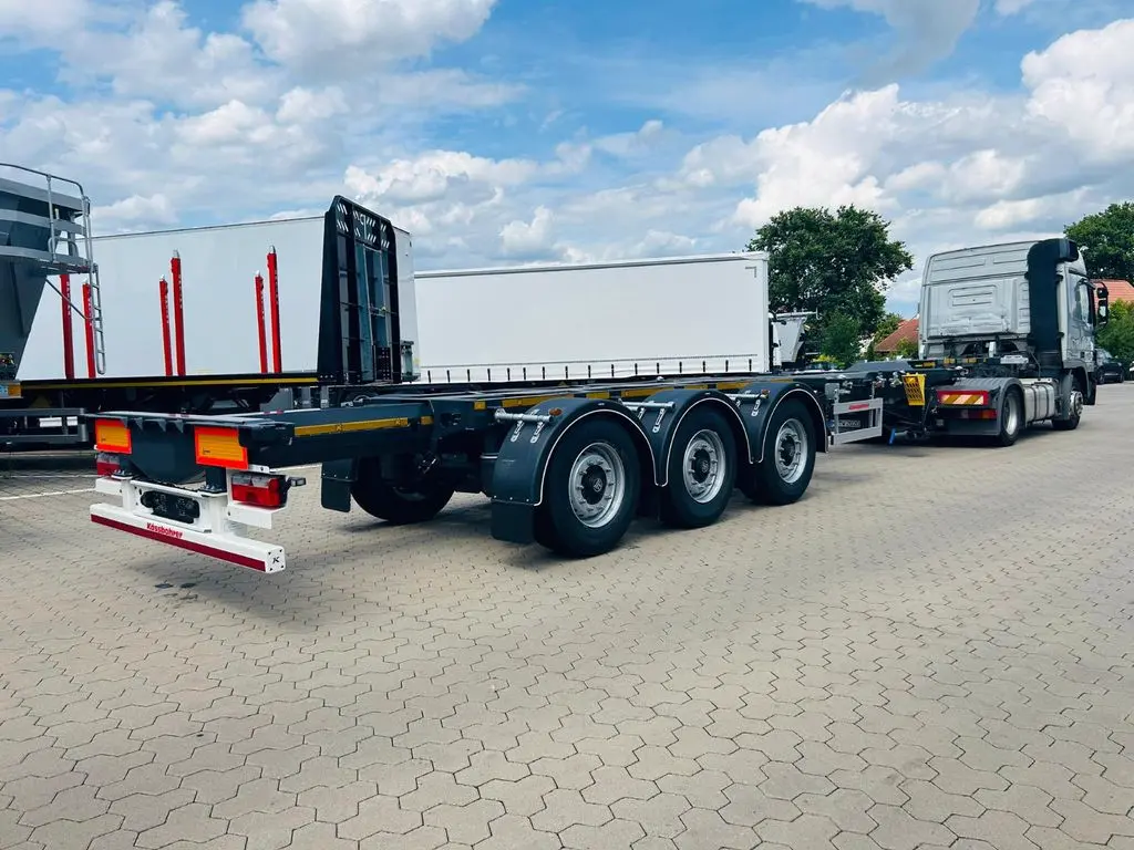 Kässbohrer K.SHG Multi Containerchassis ausziehbar