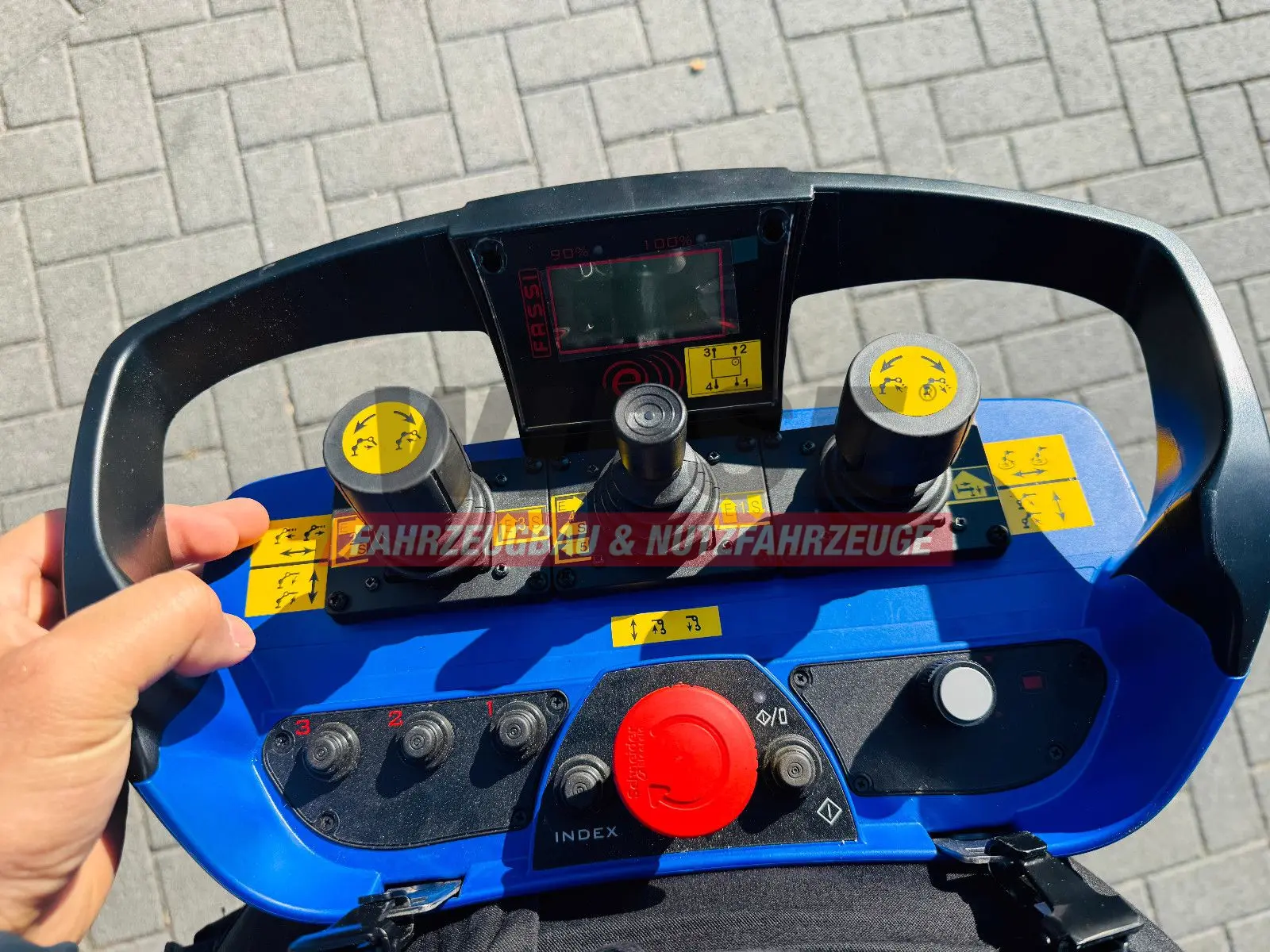 Volvo FH 500 8x2 mit F710RA.2.27 L426 und V20 Winde