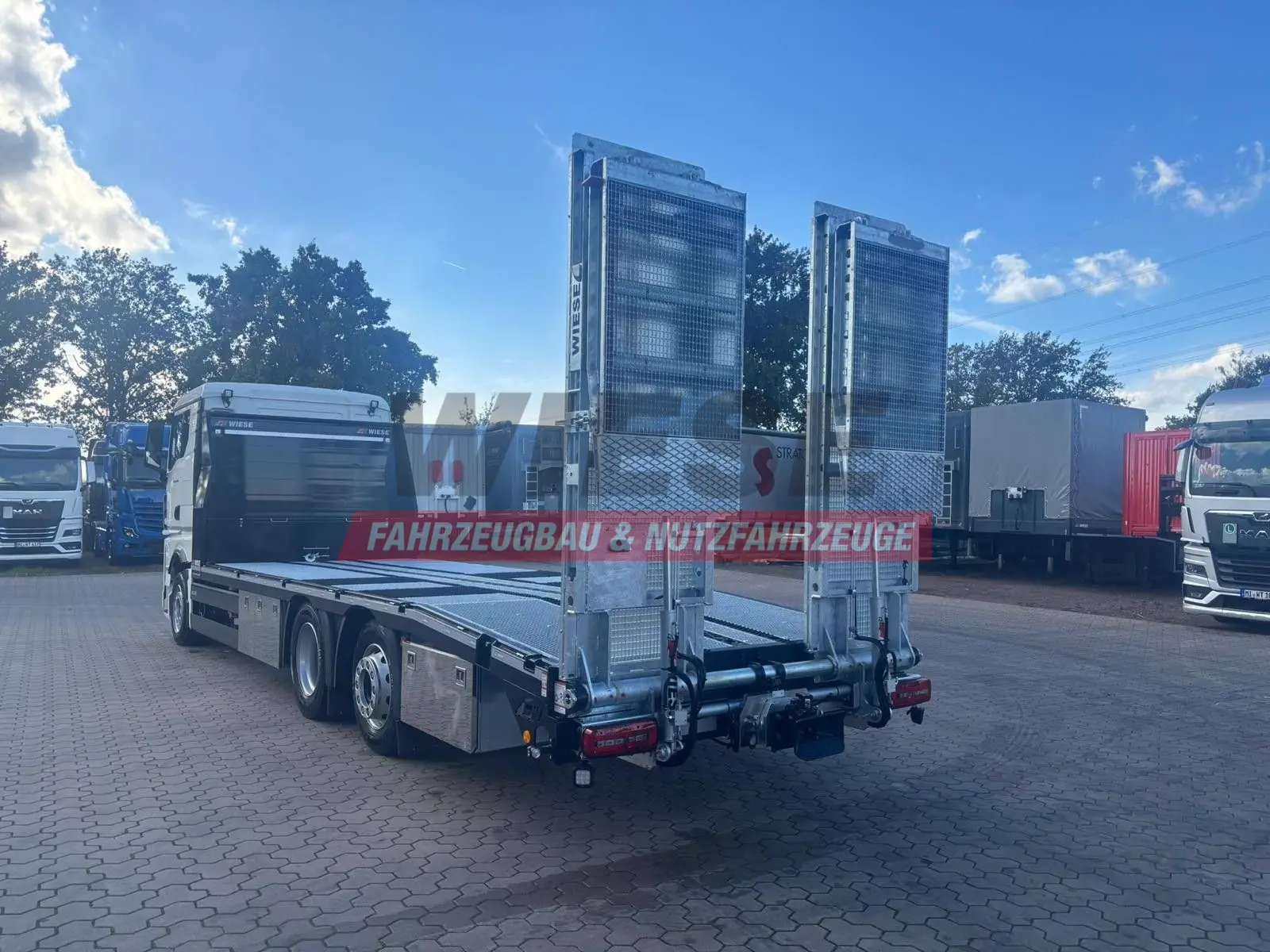 MAN Baumaschinen-  Arbeitsbühnentransporter Rampen