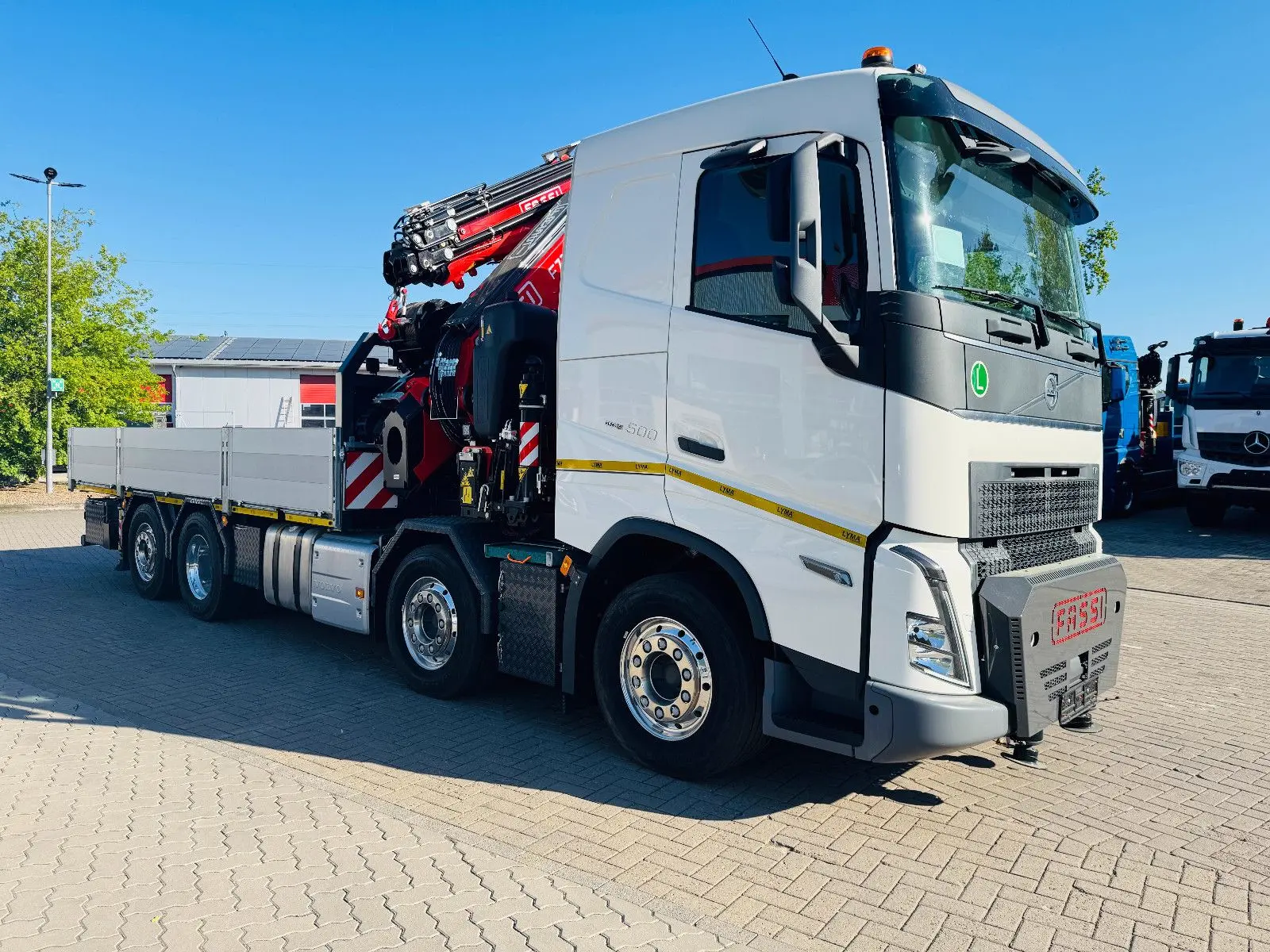Volvo FH 500 8x2 mit F710RA.2.27 L426 und V20 Winde