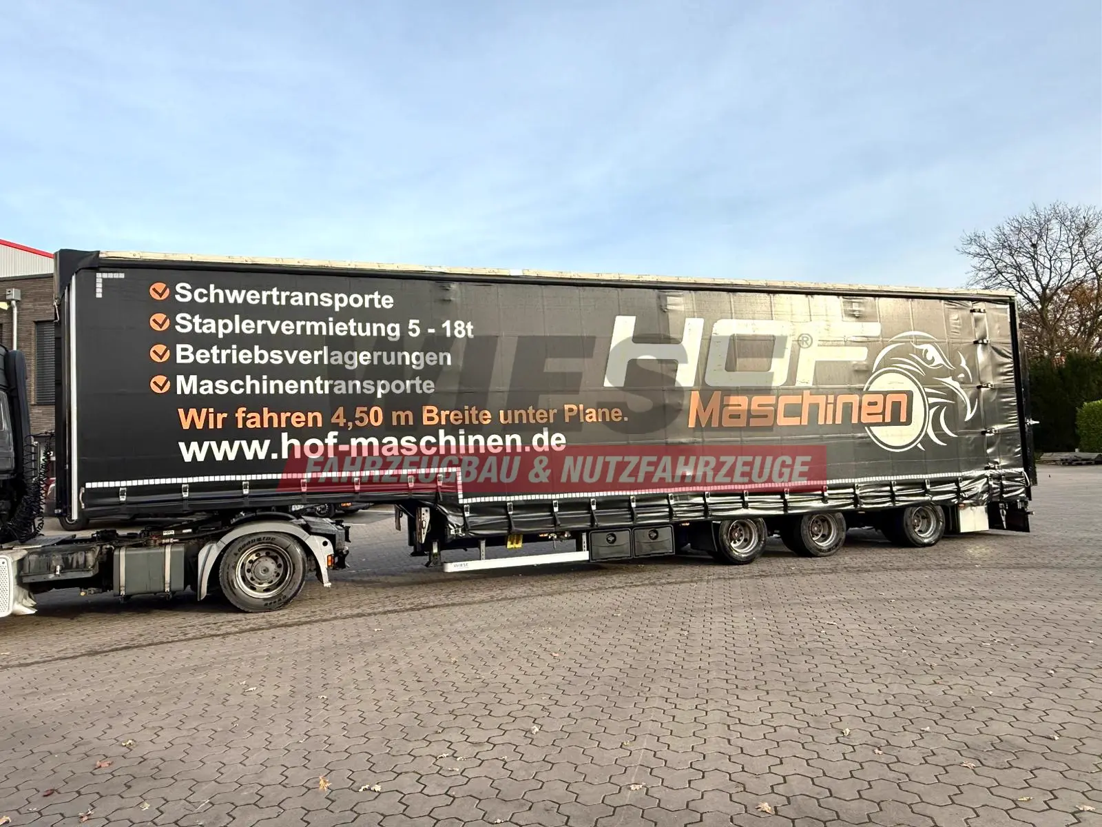 Wiese 3-Achs Stufen Sattel mit Auffahrrampe 25T