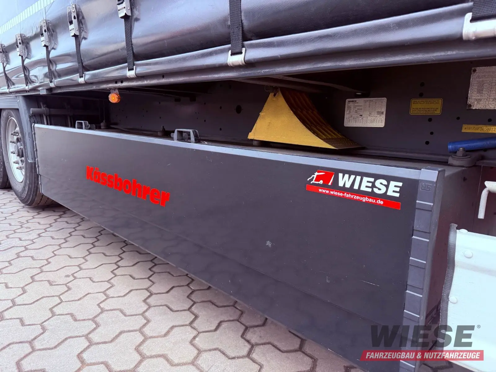 Kässbohrer Schiebeplanen Auflieger Neuwertig Vollausstattun
