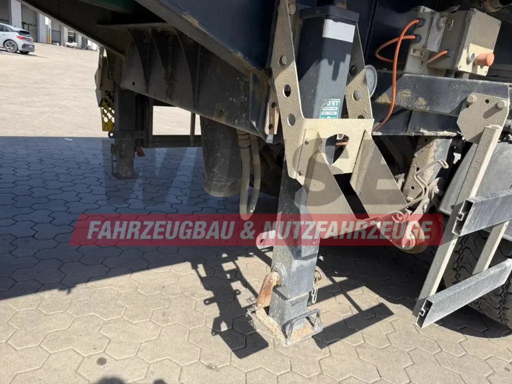 Schwarzmüller 2 Achs Dreiseitenkipper 21m³ mit elektr. Verdeck