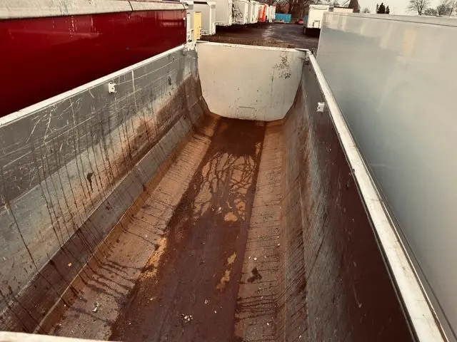 MEGA Neuwertig Stahlkipper - E-Verdeck - 30 m³
