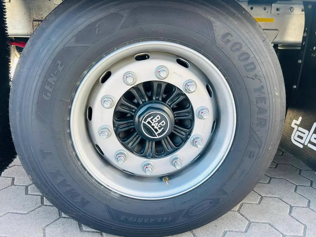 Talson 2-Achs Mega Kofferauflieger  Event Trucking