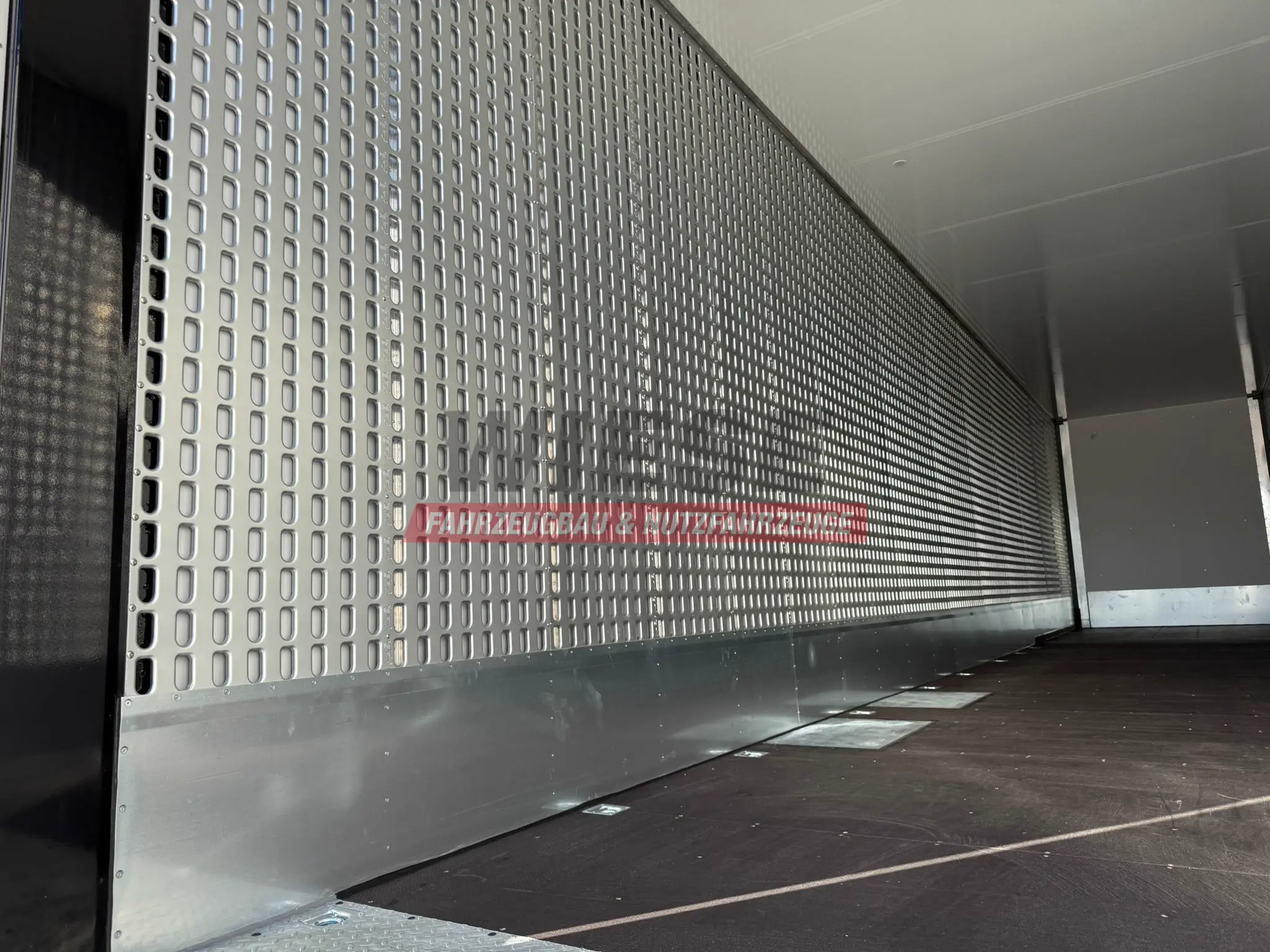 Talson Mega Kofferauflieger 99m³