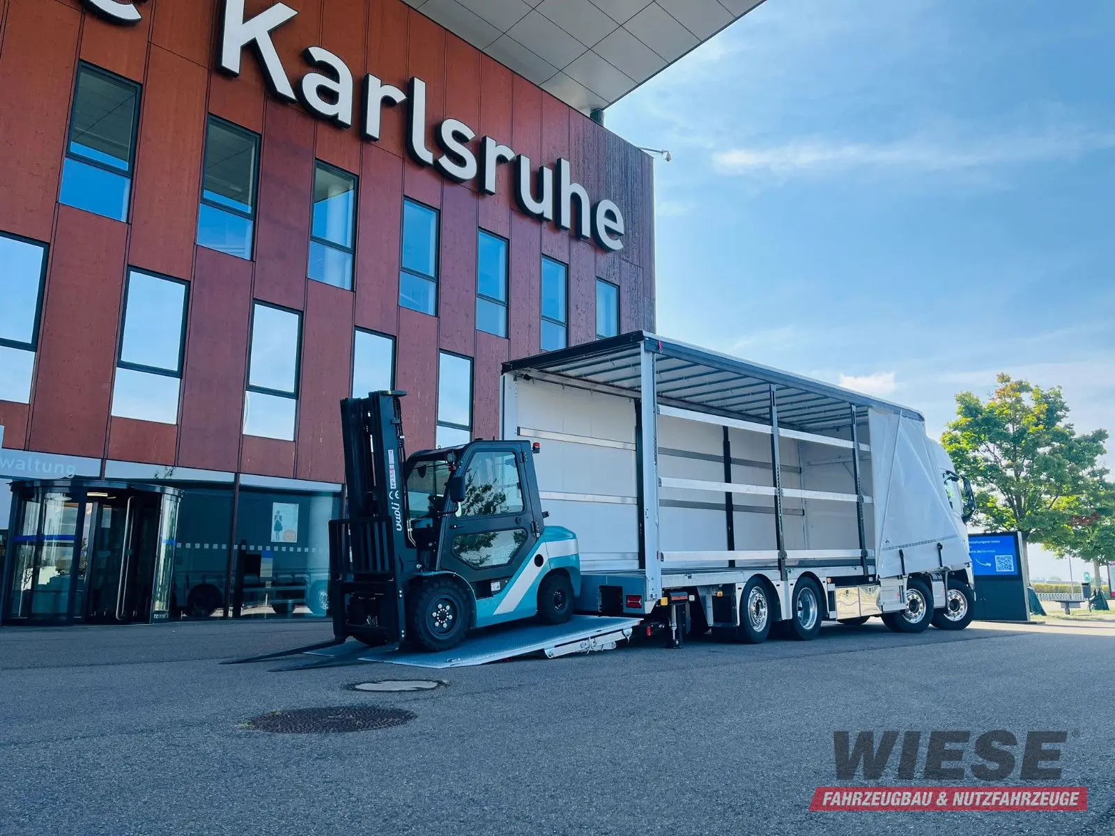 Volvo FH 500 8x2 Arbeitsbühnen Transporter LBW 9t