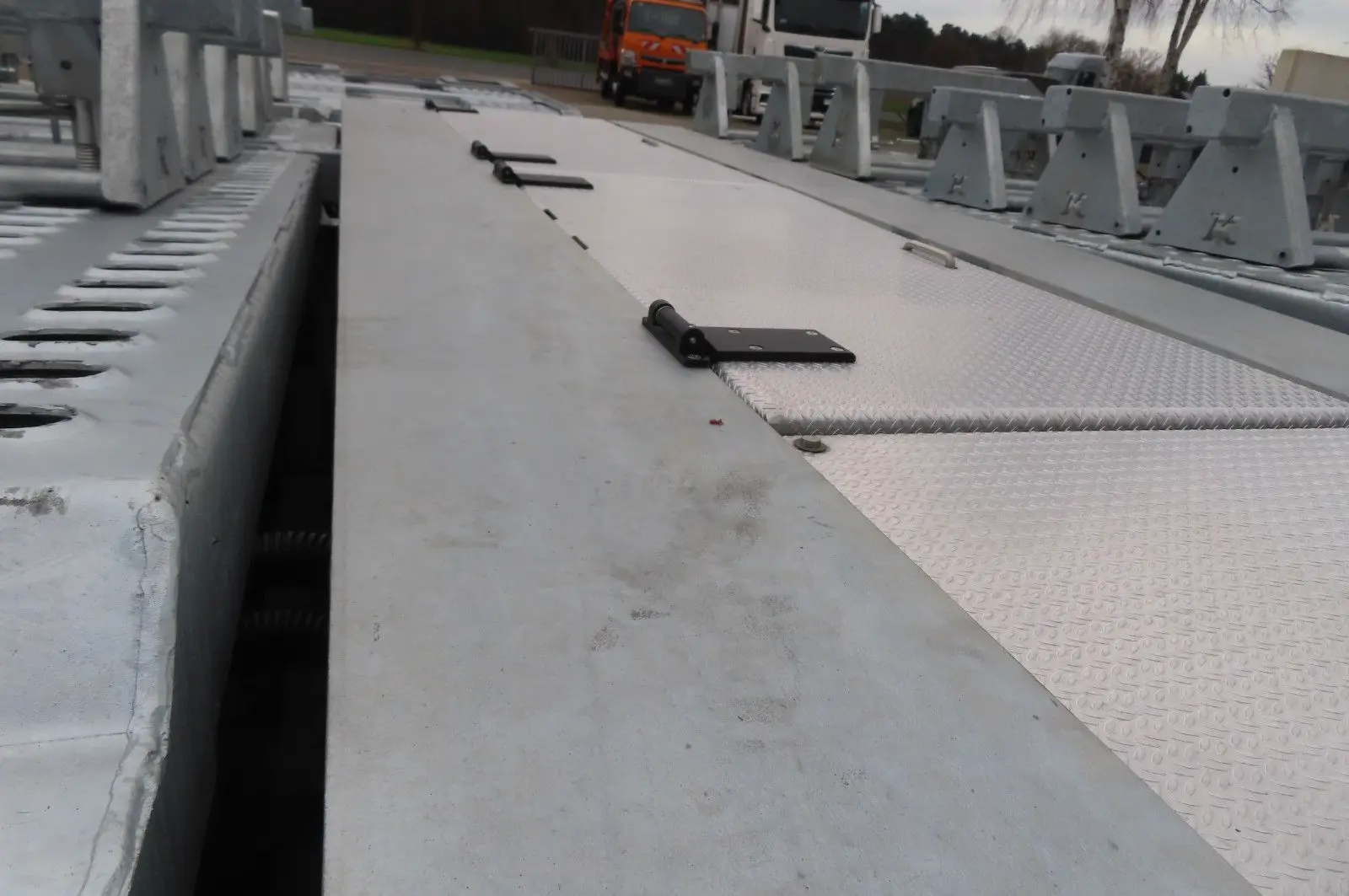 Kässbohrer K.SOK Truck/Car Transporter, Novagrau