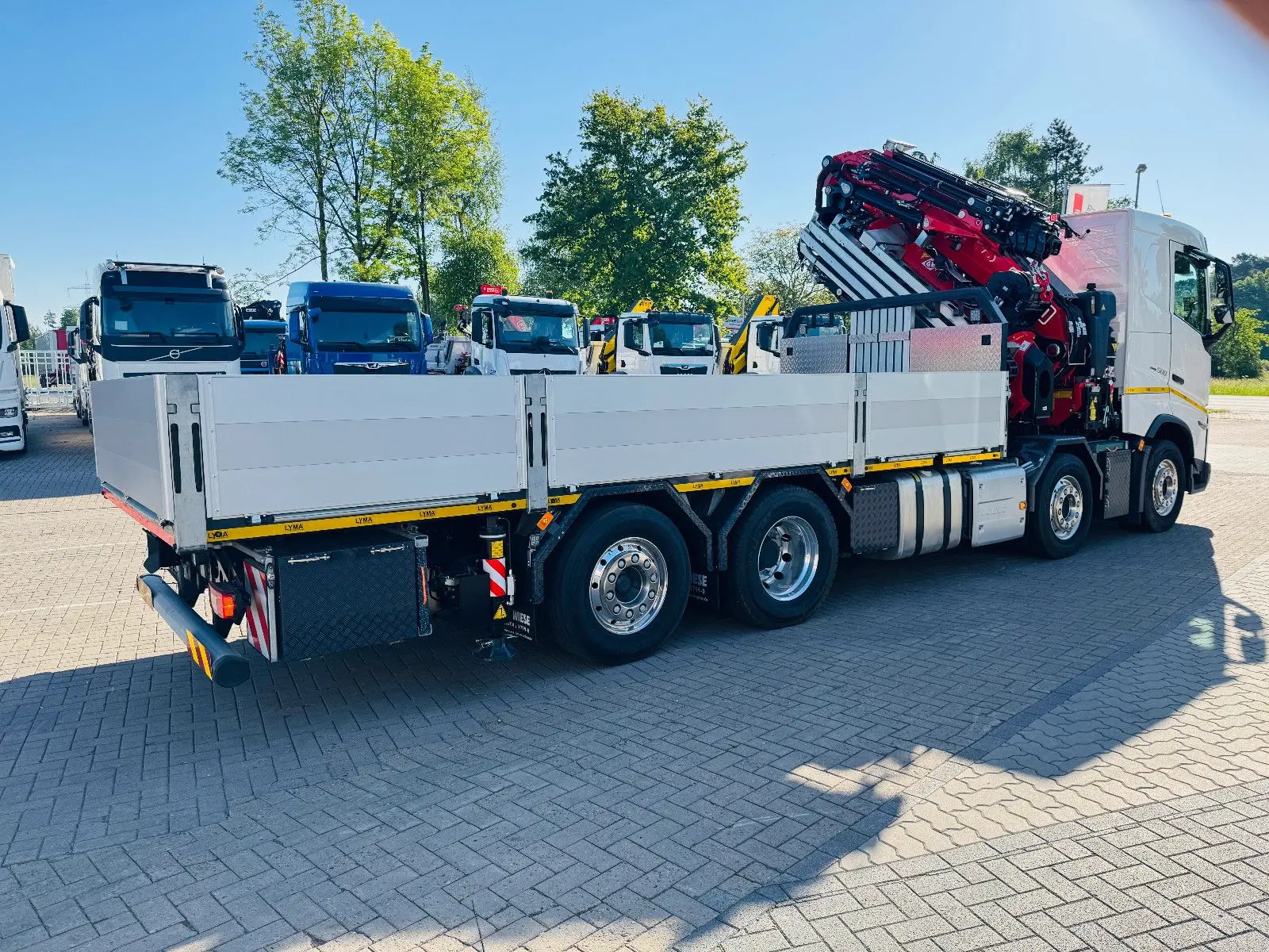 Volvo FH 500 8x2 mit F710RA.2.27 L426 und V20 Winde