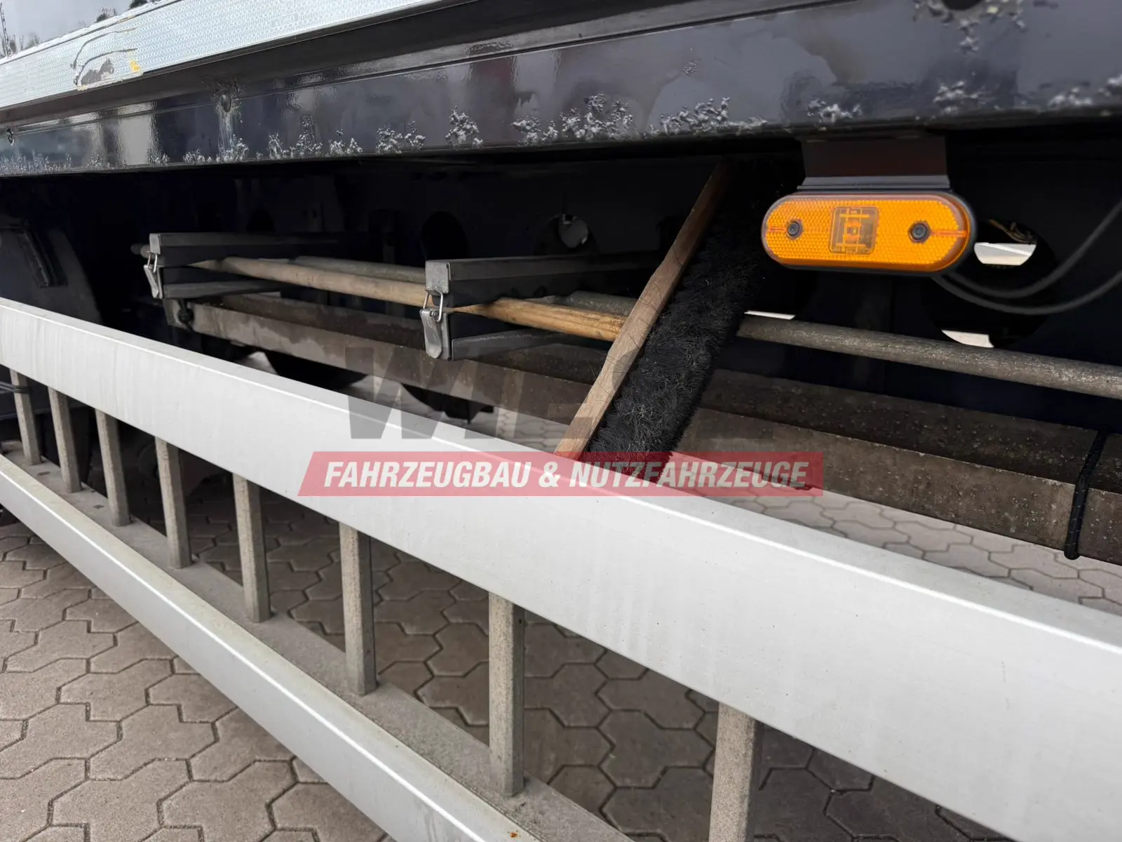 Knapen K502 Seitentüren Schubboden