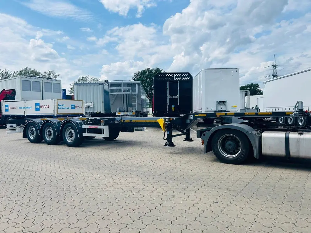 Kässbohrer K.SHG Multi Containerchassis ausziehbar